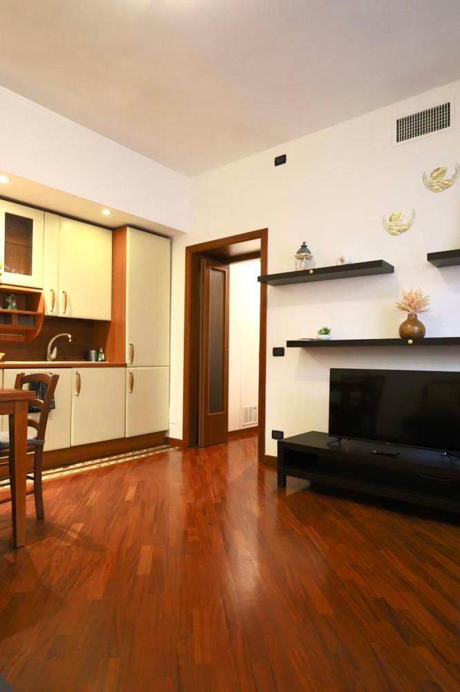 Apartment Your Friend In